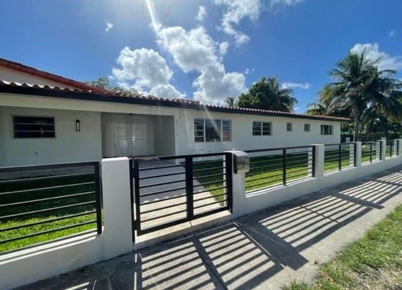 Building Photo - 2780 SW 31st Ave