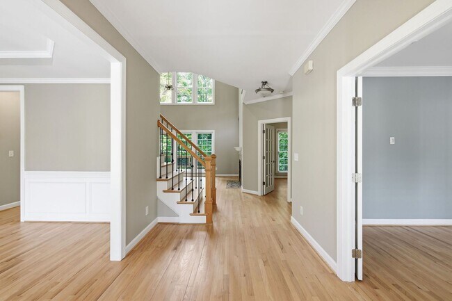Building Photo - Gorgeous and Spacious 5 Bedroom Home, Cul-de-sac lot, Vaulted Ceilings, Large Backyard, Stunning ...