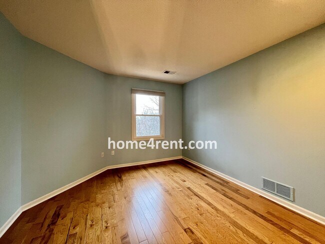 Building Photo - Beautiful Four Bedroom Home in Blue Valley...