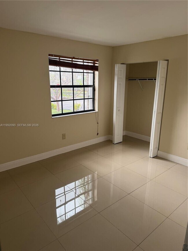 Building Photo - 1211 S Independence Dr