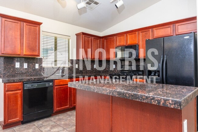 Building Photo - Beautiful Home with a Freshly Updated Pool...