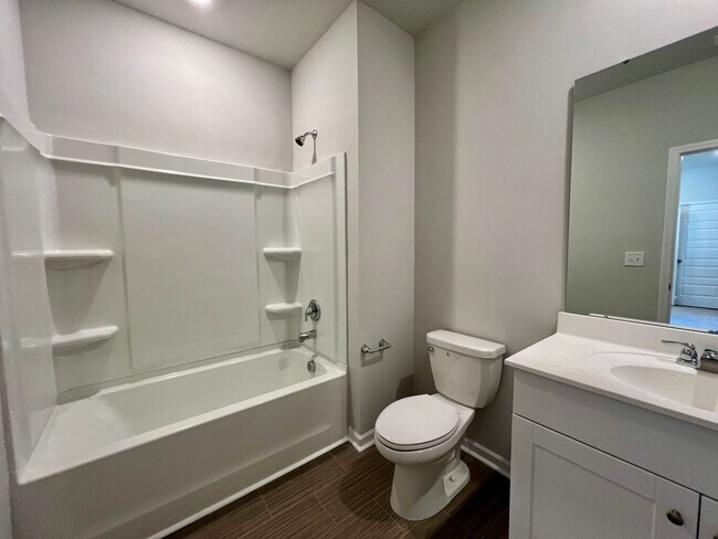 Building Photo - Surfside Beach - 3 bedroom / 2.5 Bathroom Home