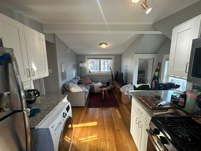 Primary Photo - 291 Beacon St