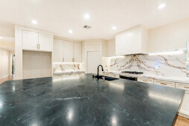 Building Photo - 82603 Grass Flat Ln