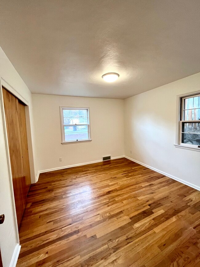 Building Photo - 2919 Rimview Dr