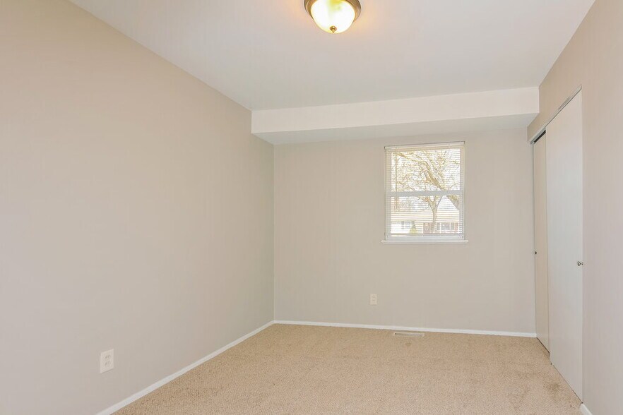 Building Photo - 1570 Tahoe Dr