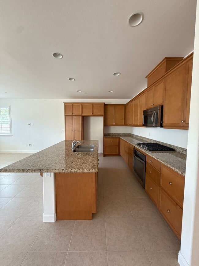 Building Photo - Beautiful Newer Rice Ranch Single Story Ho...
