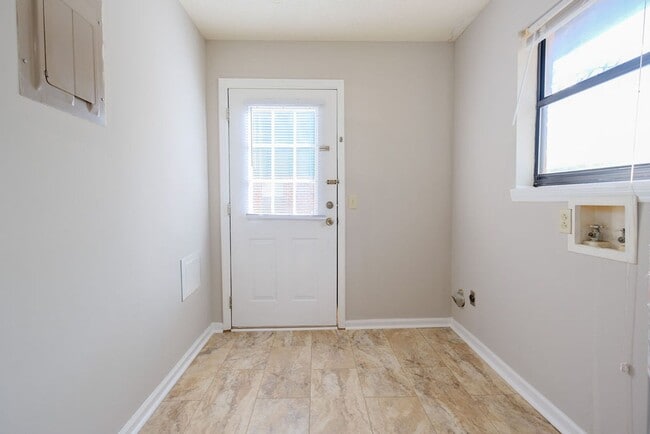 Building Photo - 119 St Andrews Ct