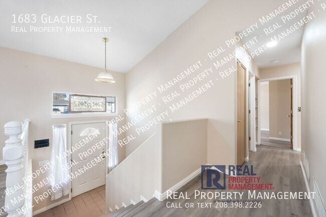 Building Photo - 1683 Glacier St