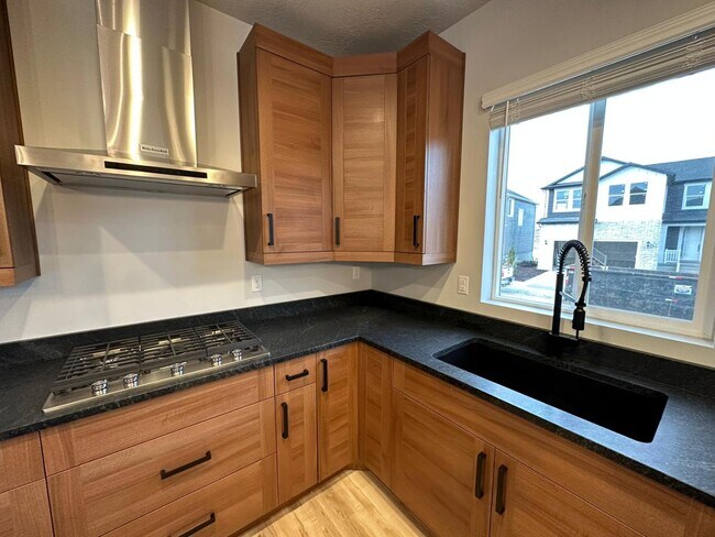 Building Photo - 12307 Eovaldi Ave