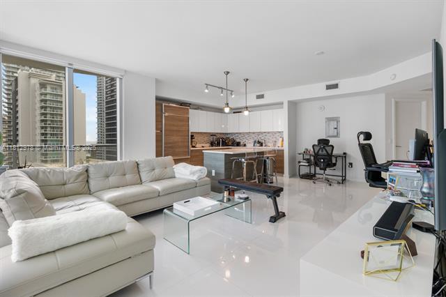 Building Photo - 1100 S Miami Ave