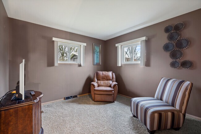 Building Photo - 537-541 N Edgelawn Dr