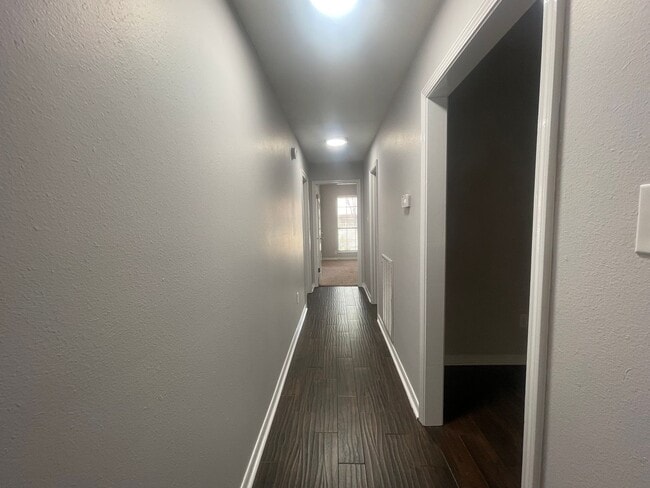 Building Photo - Haughton Beauty with Bonus Room