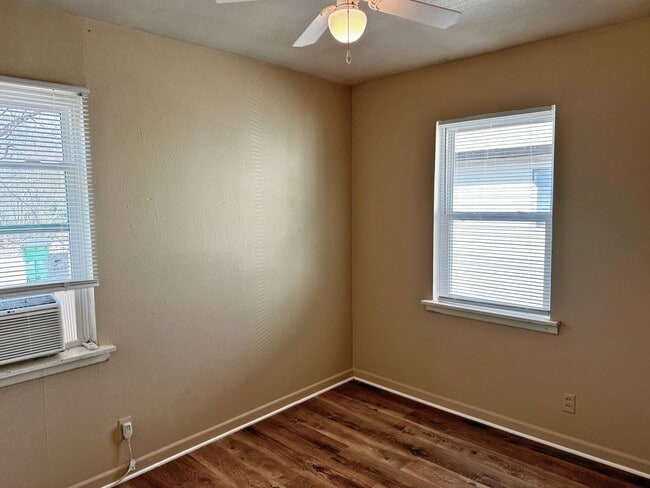 Building Photo - 102 Ave G