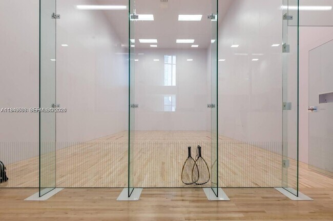 Building Photo - 851 NE 1st Ave