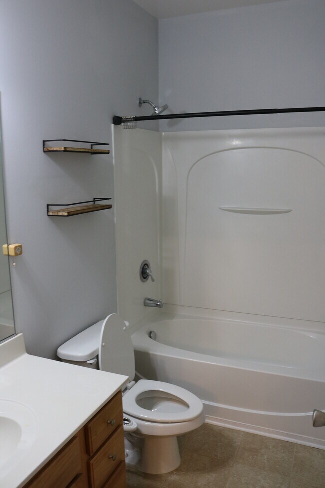 Building Photo - 1564 Walnut View Dr