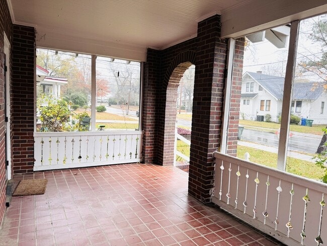 Building Photo - 711 Kenan St W