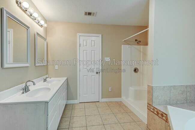 Building Photo - 2919 Crest Park Dr