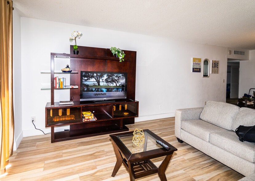 Building Photo - 19370 Collins Ave