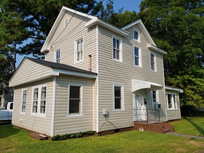 Primary Photo - 405 E Cypress St