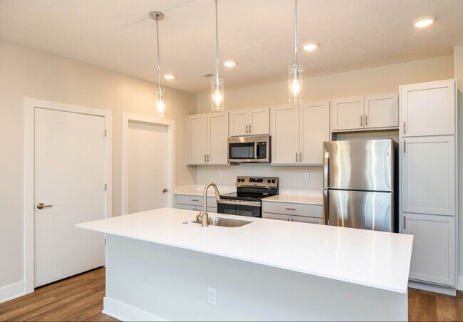 Building Photo - Vervain 1 Bedroom + Den A