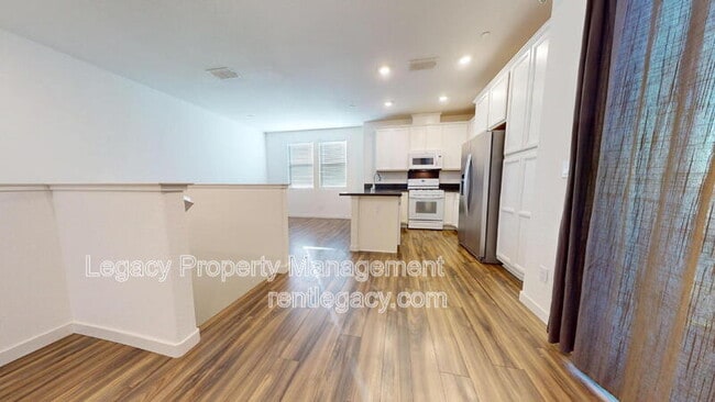 Building Photo - 3998 E Commerce Way