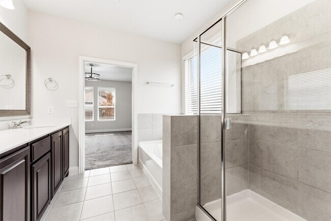 Building Photo - 5649 Salt Springs Dr