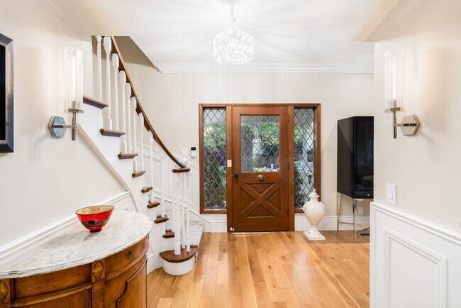 Building Photo - Beautiful 2 story home in desirable Diablo...