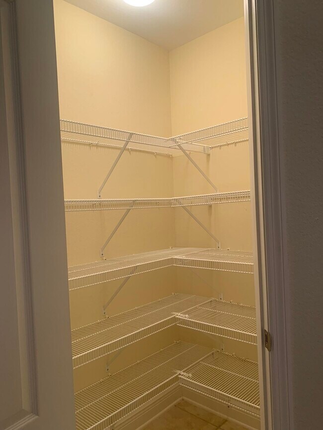 Building Photo - 4716 Plantation View Dr