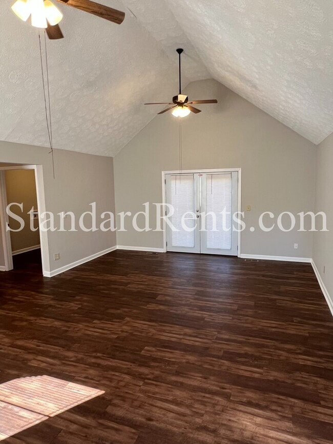 Building Photo - Ranch with Large Yard!