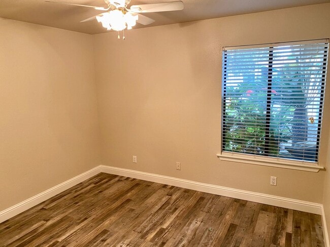 Building Photo - $2,250 Armstrong & Sierra, Beautiful 3 Bed...