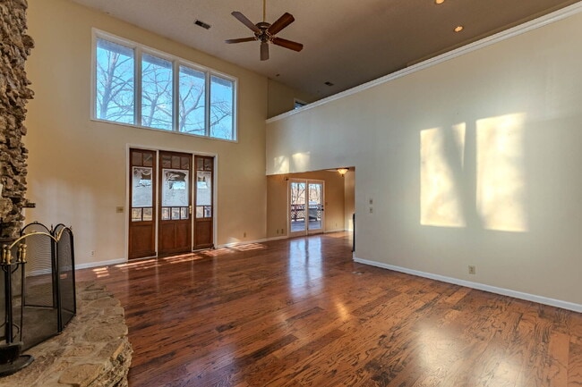 Building Photo - River View, Very Private Home!