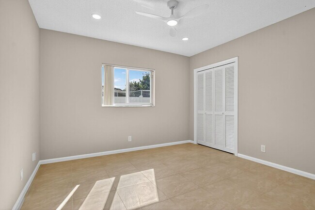 Building Photo - 1544 NW 9th St