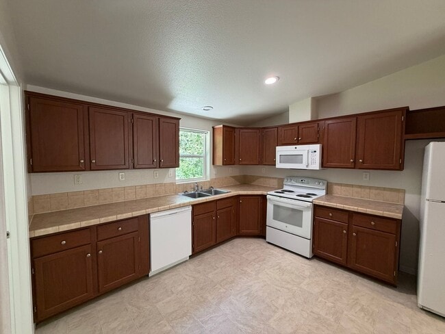 Building Photo - Peaceful Living – 3 Bedroom, 2 Bath Single-Family Home