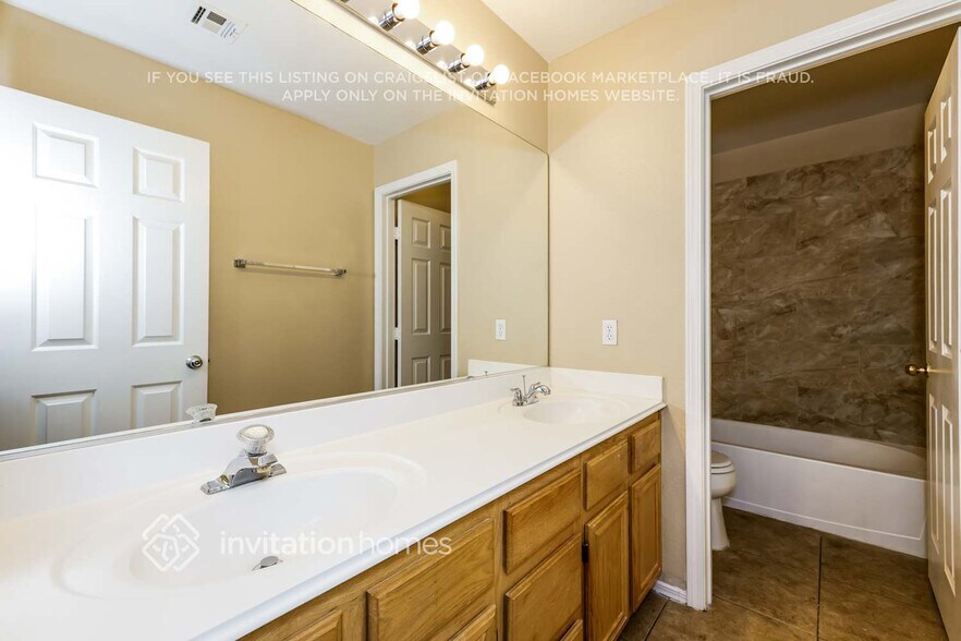 Building Photo - 2352 Kenneth Ave