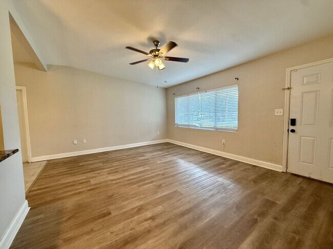 Building Photo - 5801 Judy Dee Dr