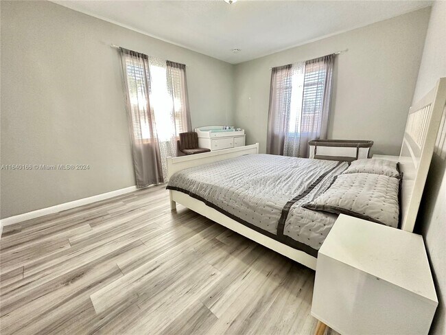 Building Photo - 1914 Dewey St