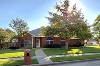 Building Photo - 5302 Lynn Ct