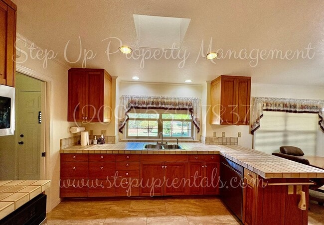 Building Photo - Spacious Curtis Creek Ranch Home in a Quiet Cul-de-Sac with Large Garage & Private Outdoor Space