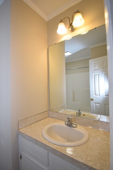 Building Photo - 2380 Vineyard Dr