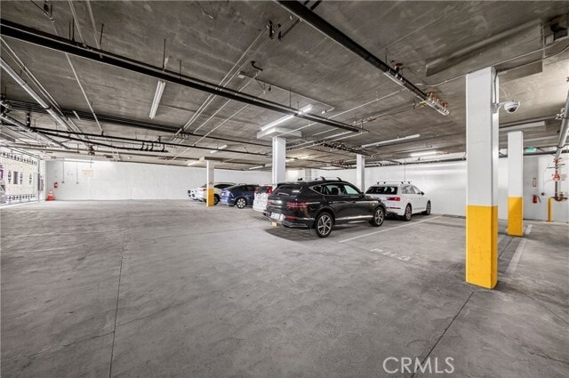 Building Photo - 401 N Serrano Ave