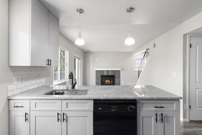 Building Photo - Clean, Bright 3 Bedroom with large yard an...
