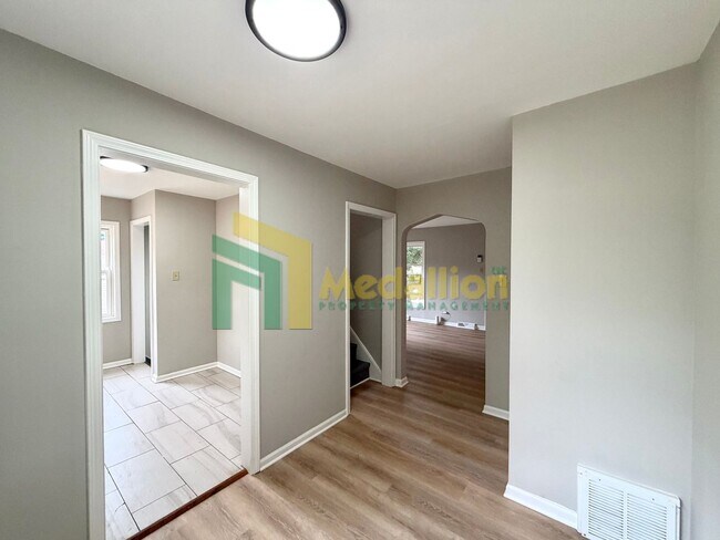 Building Photo - 12917 S Emerald Ave