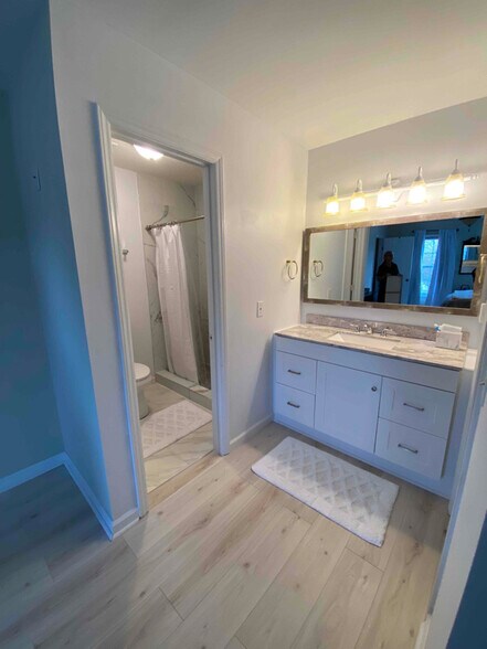 Building Photo - 334 Stoney Creek Dr