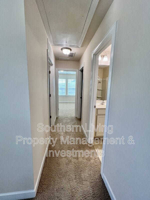 Building Photo - 5706 Lachlan Hill Ln