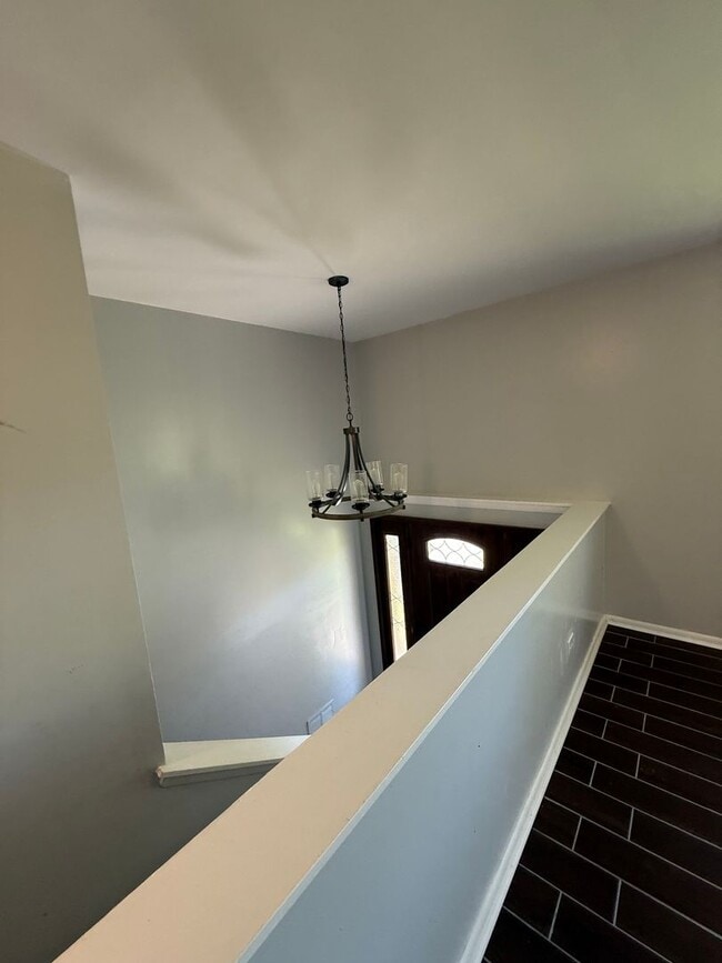 Building Photo - Miller Luxury Living! Plenty of space to enjoy & entertain! June Move in Special!