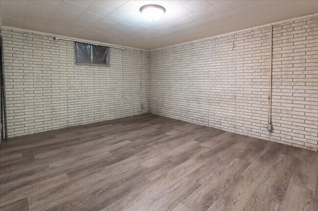 Building Photo - 7221 Lexington Ave