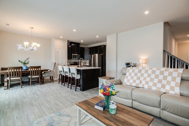 Building Photo - 1232 Savannah Ave