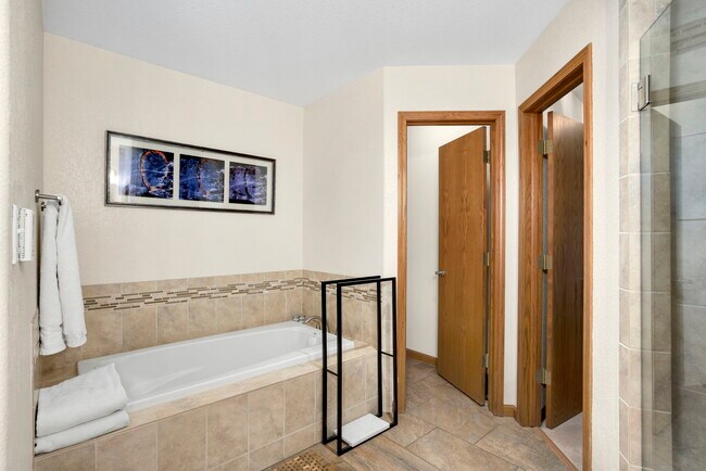 Building Photo - 1626 Foxhall Ct