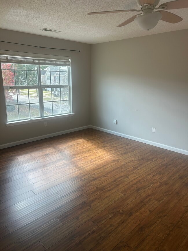 Building Photo - 282 Azalea Cir